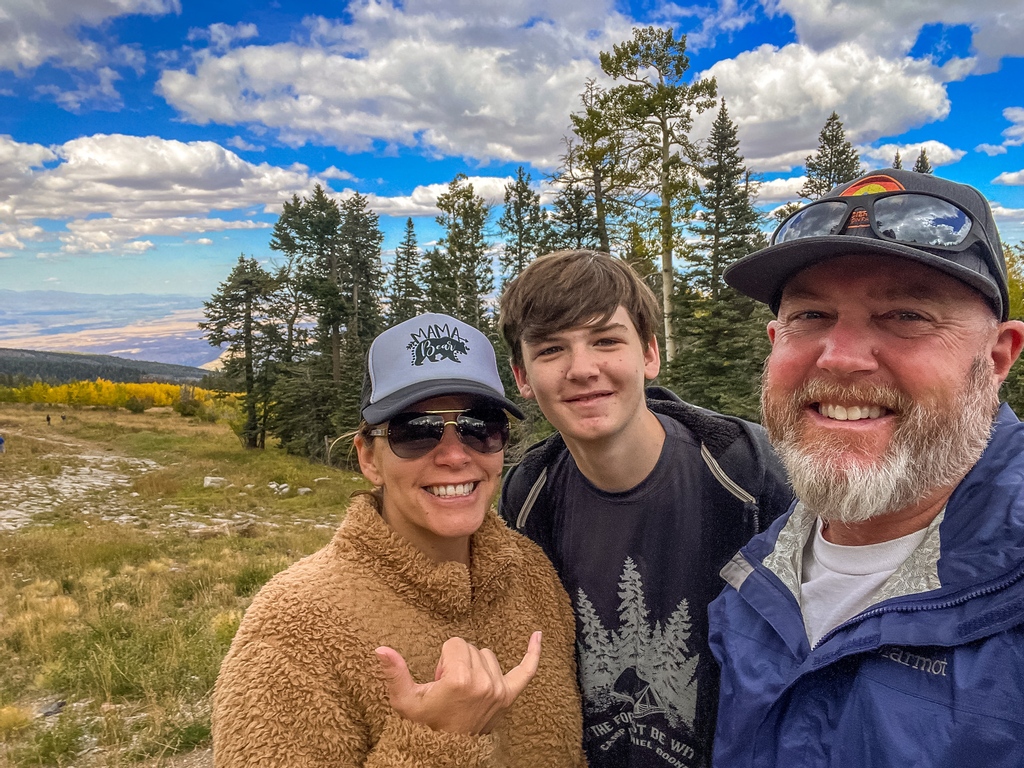 OhanaExpedition's tweet photo. We were so caught up in the #balloonfiesta when were in Albuquerque that we rarely left.  But we did manage to escape to even higher elevations, (exactly 10,678ft to be exact). And we had a super fun family afternoon exploring Sandia Crest. https://t.co/nJ75Vcbpgn
