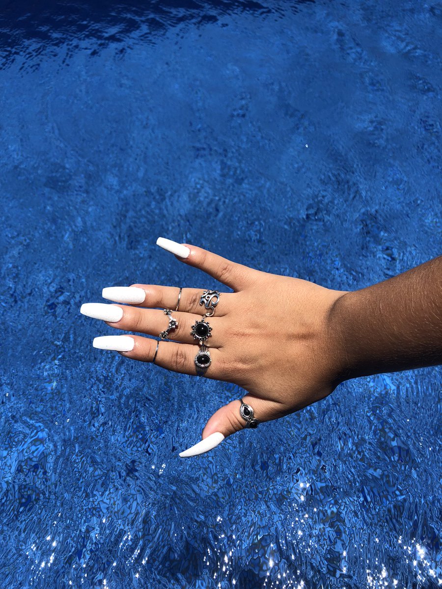 Genteeeeee abri uma lojinha de biju no insta, sério, tem muita coisa linda 🤧
Qualquer peça por R$ 6,99 
O insta é:@sol__biju 
Ajuda a amiga aí no rt