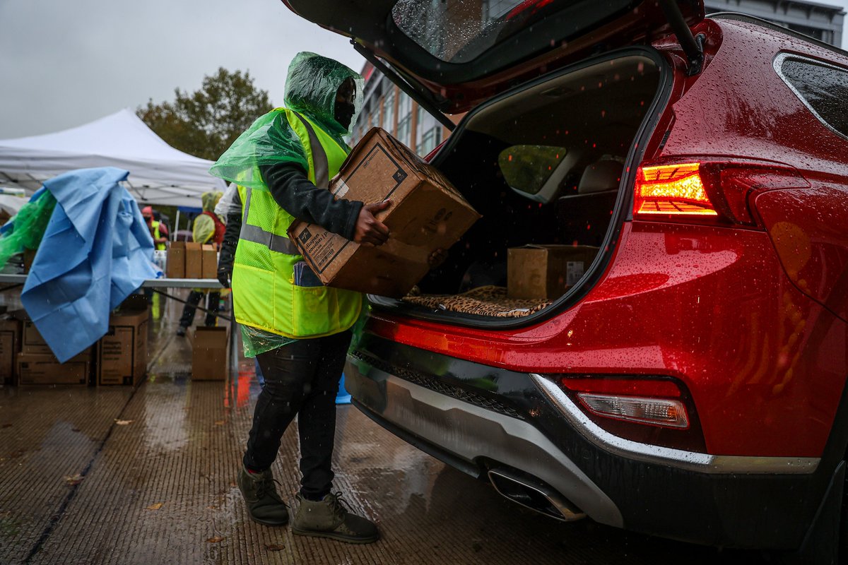 BucsCommunity's tweet image. We hosted a free drive-up diaper distribution event at PNC Park this morning!

The event served hundreds of Pittsburgh area families and caregivers who are experiencing financial hardship.