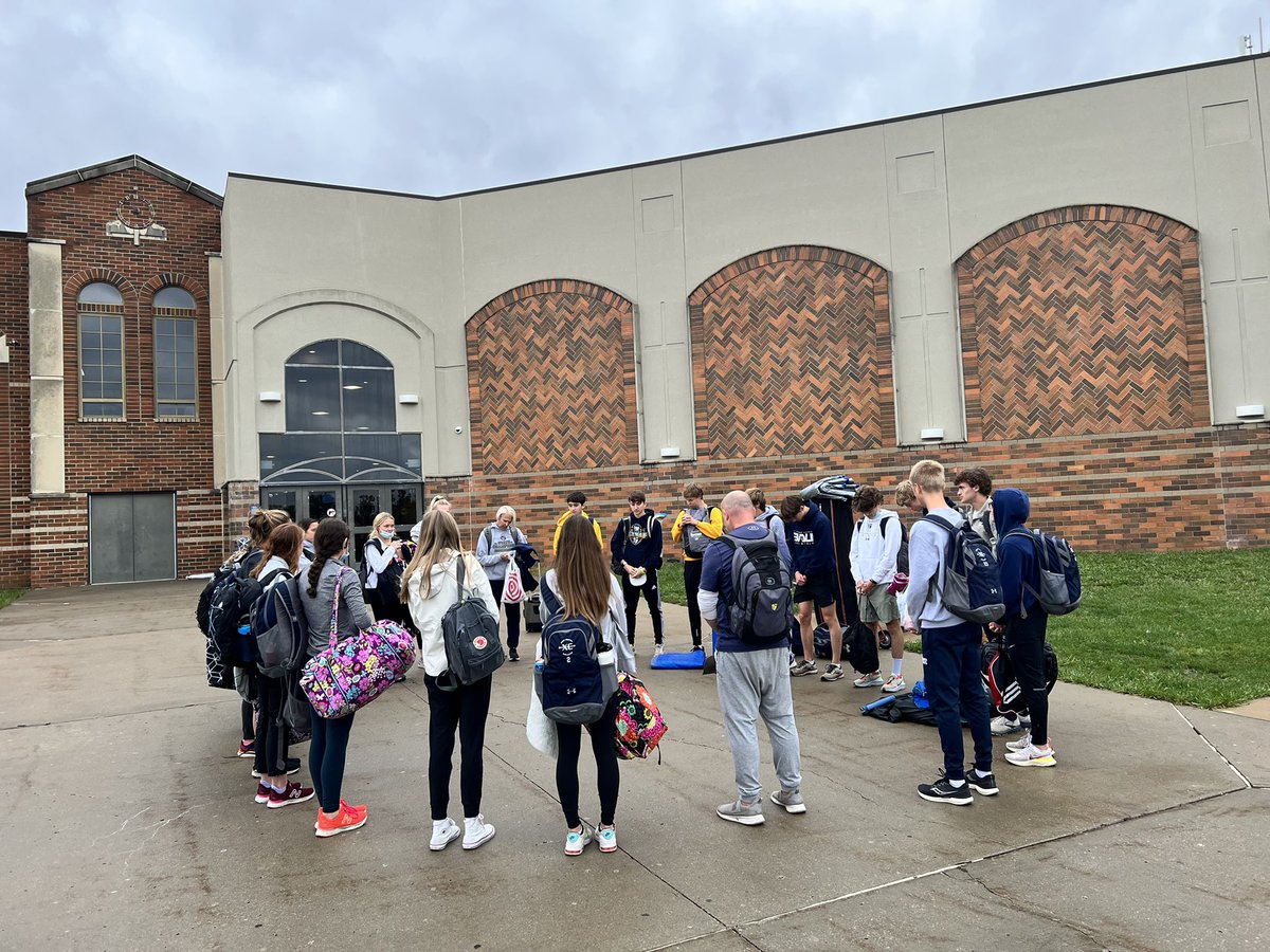 GoAquinasSaints's tweet image. Boys and Girls XC getting ready to head to Augusta for the State XC Meet! @STAsaints_TF_XC #stasaints