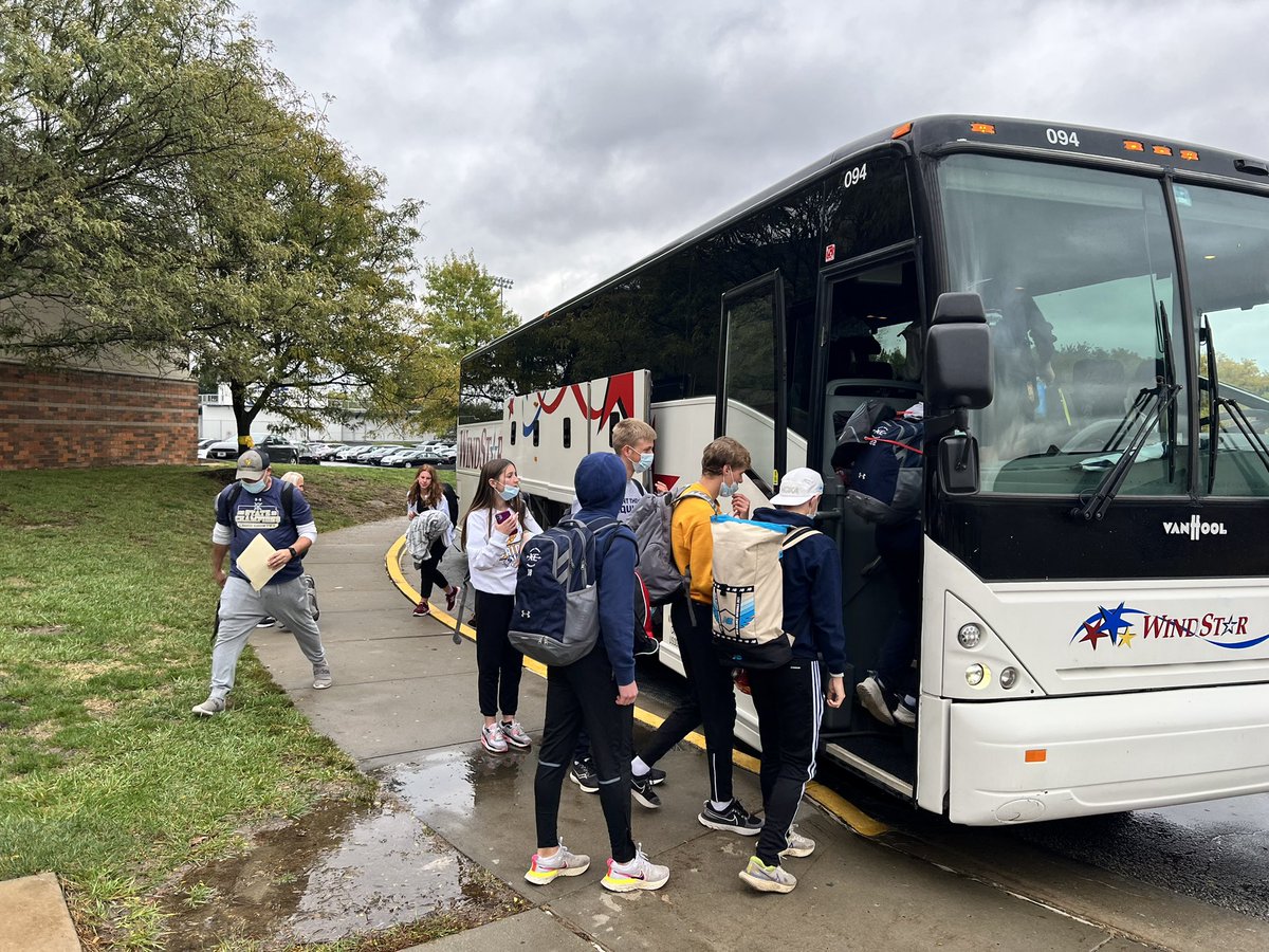 GoAquinasSaints's tweet image. Boys and Girls XC getting ready to head to Augusta for the State XC Meet! @STAsaints_TF_XC #stasaints