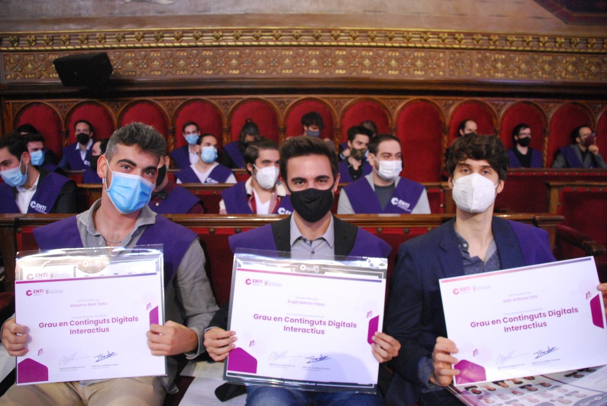 ENTI_BCN's tweet photo. Ahir vàrem poder per fi celebrar la graduació de les nostres 2 últimes promocions de #Grau universitari.

Moltes felicitats i molta sort a tots, graduats 👩‍🎓👨‍🎓, sou pur #TalentEnti.

#19_20 #20_21
#CDI 👩‍💻👨‍💻 #CAVJA 👩‍🎨👨‍🎨 https://t.co/Sc0NbZyLR2