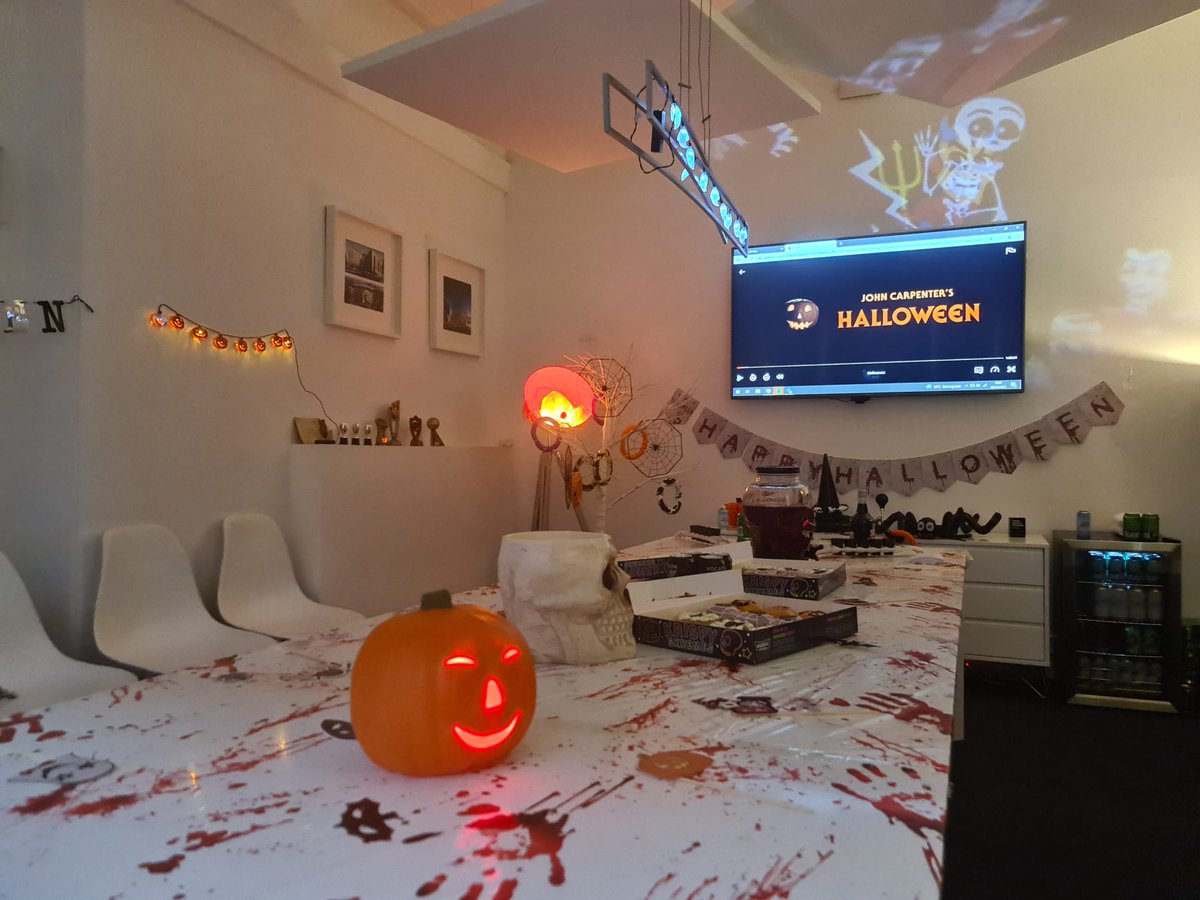 MaithDesign's tweet image. Ghostly Greetings from us to you!
#halloween2021 #HalloweenParty2021 #trickortreat