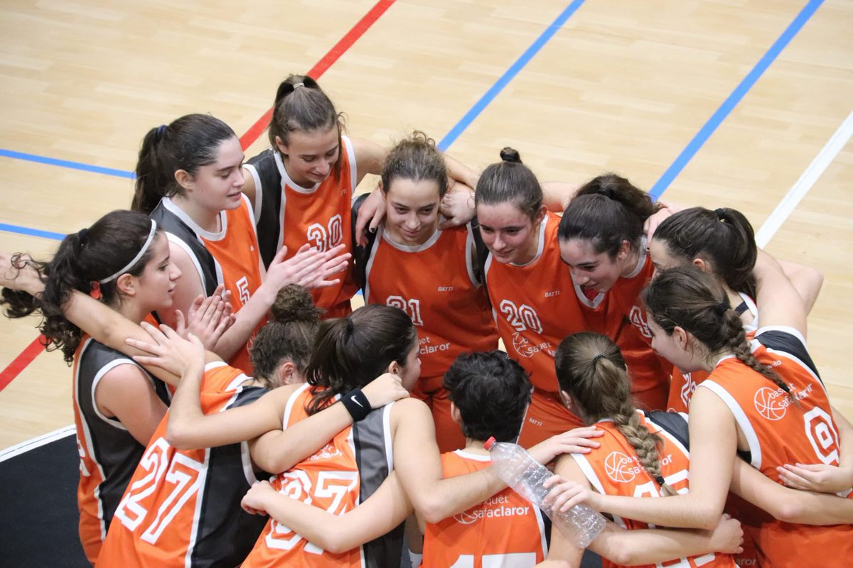 safaclaror's tweet photo. RESULTATS | 🏆 C.c. Junior Femení 1r. Any
#JrFem 4️⃣5️⃣
@martinencbq 2️⃣1️⃣
💬 Partit travat, on no vam poder jugar amb alegria ni treballar amb fluïdesa. Tot i això, aconseguim treure minuts de qualitat, duresa i molt bones lectures.
#SafaClaror | #ForçaSafa https://t.co/dkZZPd5awB