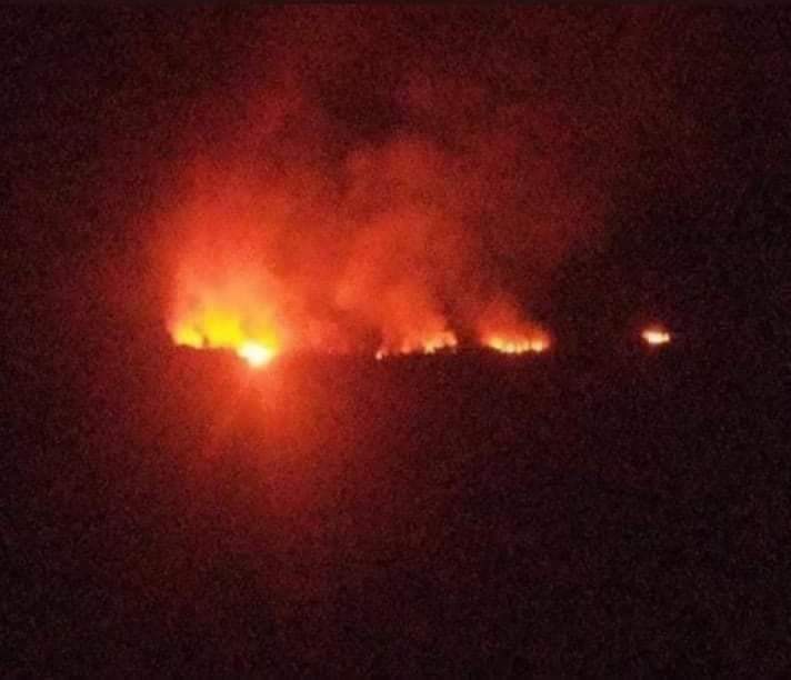 The fire continued in Thantlang Chin State tonight due to heavy artillery fire by the military terrorists since 11 am this morning, according to sources. Tw // fire
#WarCrimesOfJunta #Oct29Coup
#WhatsHappeningInMyanmar