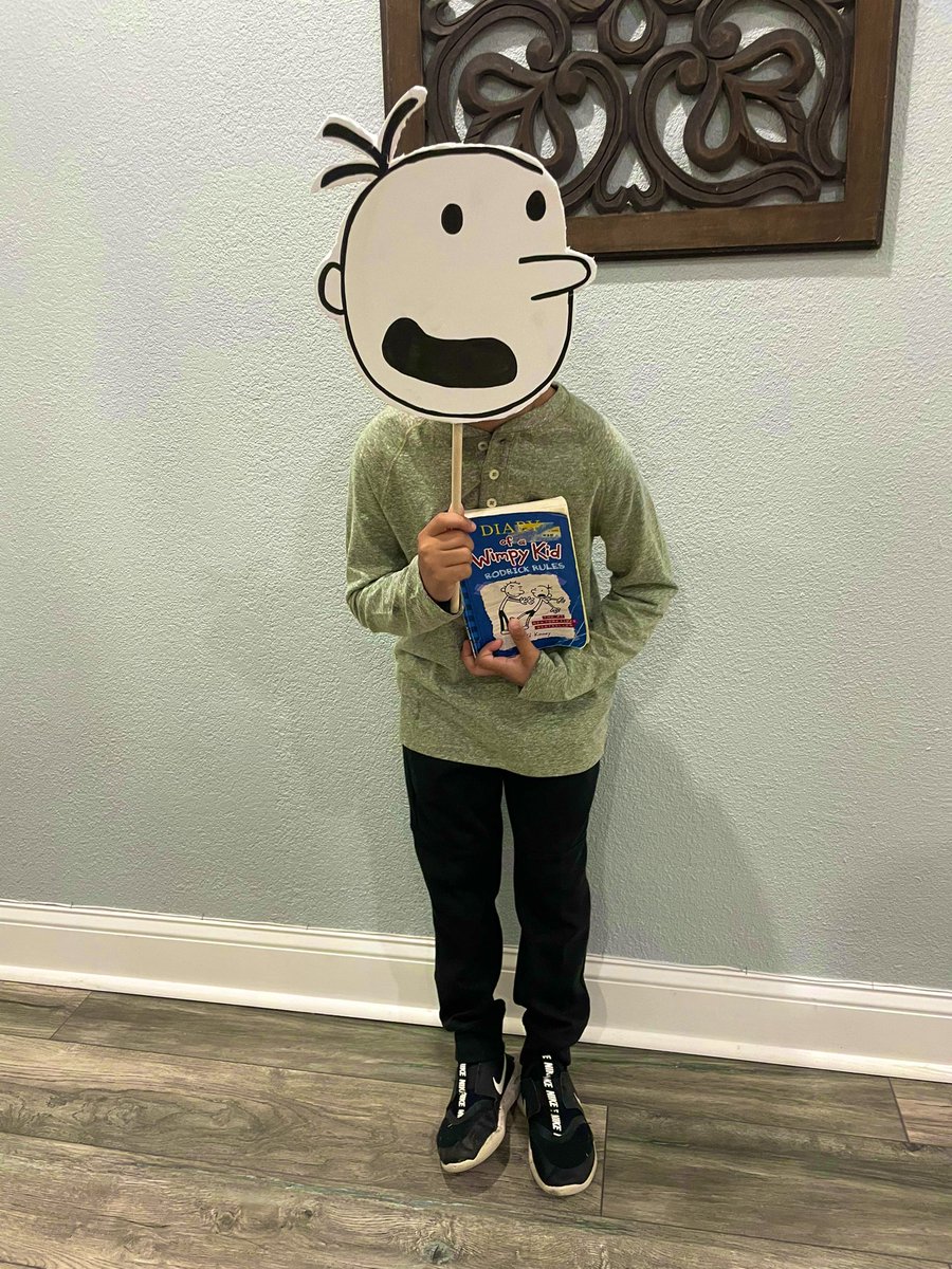 MsFuentesCandy's tweet photo. We are rocking this character from a book costume day!🤙🏻 https://t.co/jhuEOFDnjY