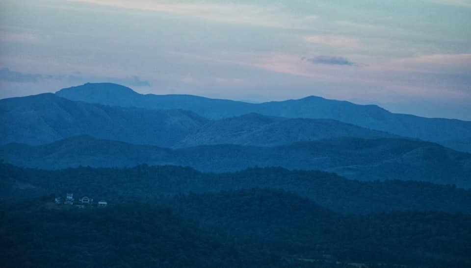HomestayNesara's tweet photo. A spectacular views from our homestay

Nesara Homestay
Devaladakere, Japavathy
Hanbal(H), Sakaleshpura
P: +91-9972111644
https://t.co/NsO4nL4PGs

#sakleshpura
#Homestay
#Nesarahomestay
#Homestayinsakleshpura https://t.co/PnnFitqqp5