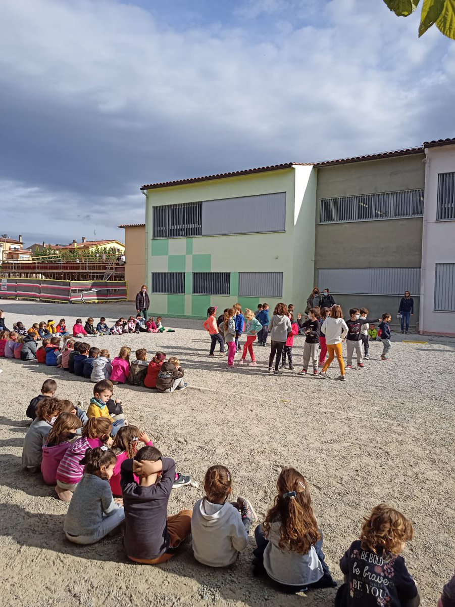 ajSantHipolit's tweet photo. 🌰🔥⚡️Avui a l’Escola Voltregà han celebrat la castanyada. No hi ha faltat de res:
Castanyeres
Castanyers
Castanyes
Música i balls

Gràcies, escola, alumnes i a totes i tots els voluntaris per aquesta festa @EscolaAfa @evoltrega https://t.co/swBDLR8H4v