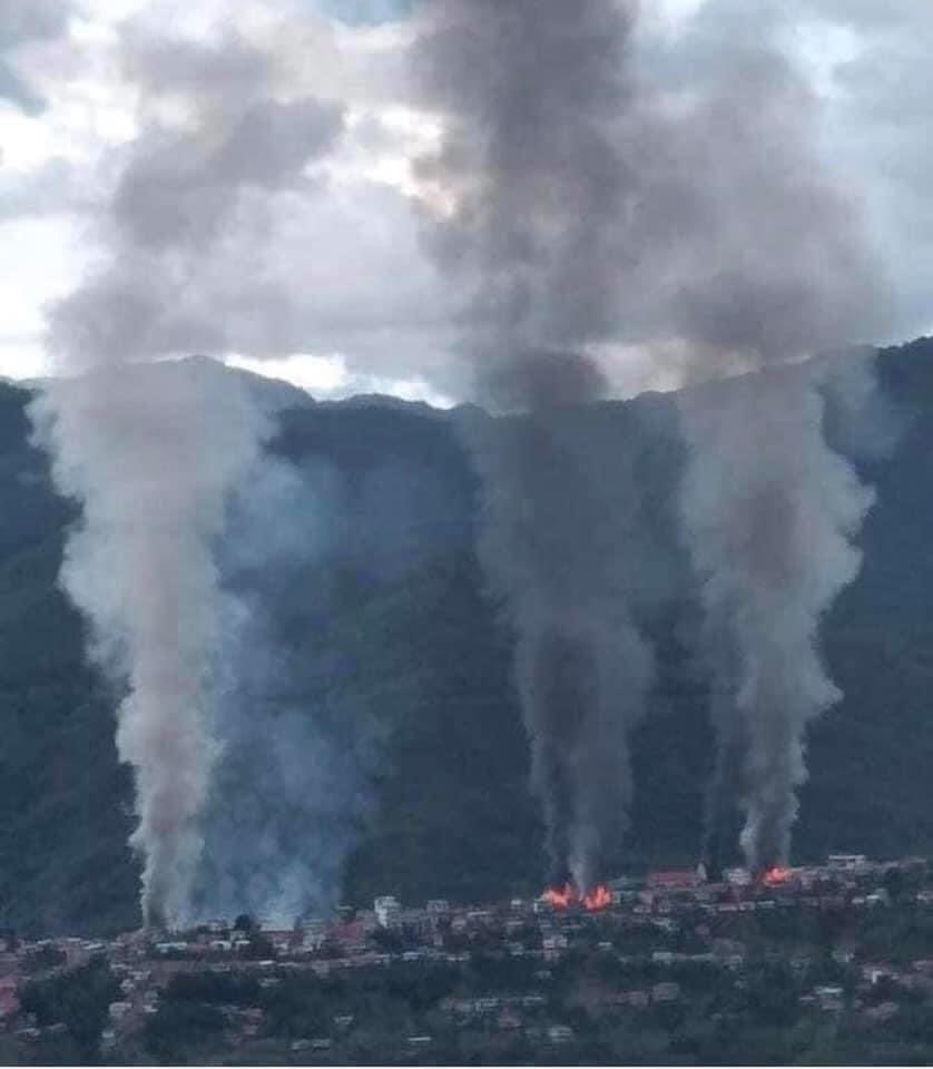 MayelMoe's tweet photo. THANTLANG, Chin State:
More than 100 houses and the largest Baptish Church were set on fire by artillery shelled by SAC Terrorist Group.
#WarCrimesOfJunta                        #Oct29Coup        
#HelpMyanmarIDPs 
#HelpChinState
#WhatsHappeningInMyanmar https://t.co/0c6kdOKghS