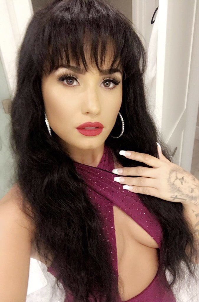 4 years ago today, Demi Lovato dressed up as Selena Quintanilla for their Halloween party in Los Angeles, California! [29th October, 2017] https://t.co/PvY4K9npJO