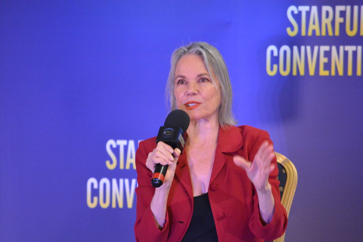 annechakm's tweet photo. Q&A with @BarbaraHershey8 #enchanted3 #OnceUponATime @starfuryevents #Cora #QueeofHearts
https://t.co/ln8pitS9vI https://t.co/txQRQGzVtG