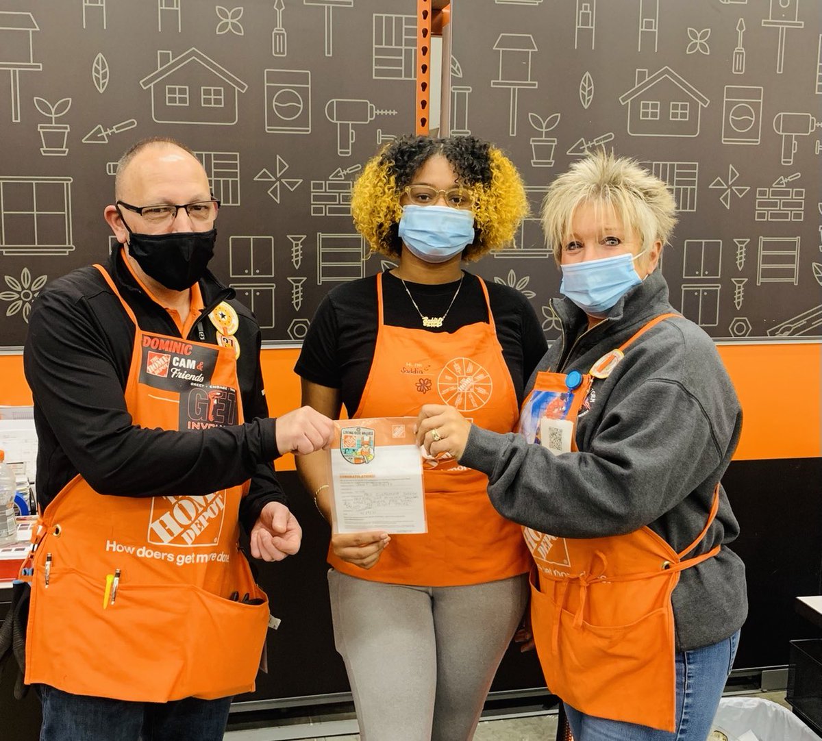 prodesk41401's tweet photo. My PA’S are Rockstars!Congratulations Janet reached million in Sales. Welcome Saddia to the Pro Team sky is the limit. #ProMakesDough @4108Serrano @Sheila0216 @DurninZach @DorelHD @JennNJM @jtrievespro https://t.co/XqmKWkrcdj