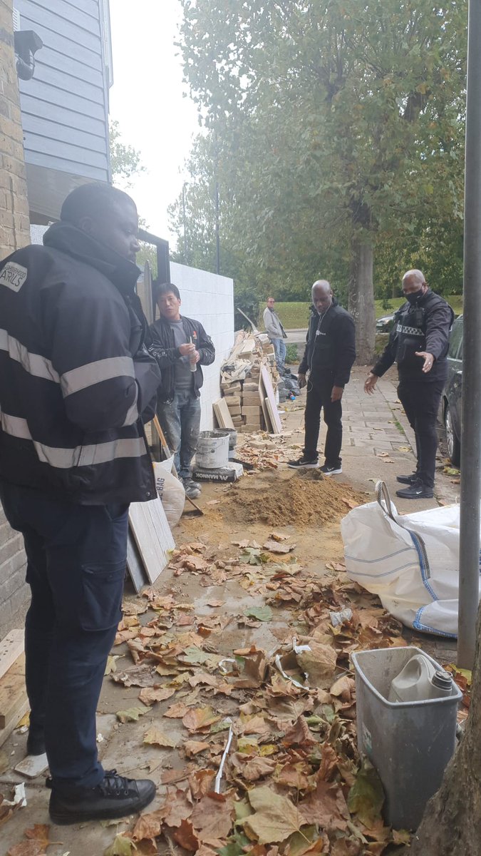 Brent_Council's tweet photo. Making Brent streets safer &amp; building confidence. Enforcement and police officers were out tackling, illegal parking, carrying out licence checks on business premises and instructed workers to move building materials from public footways. #workinghardforbrent #partnershipworking https://t.co/iMsizdFgvI