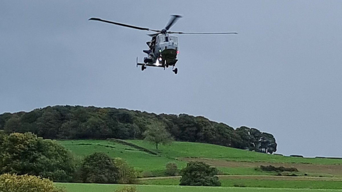 TacticalSupWing's tweet photo. Always great to have the Senior Service visit us at TSW, also great teamwork with the aircrew assisting 👍🏻 @RoyalAirForce @RoyalNavy @dcomd_jhc @AWCareersUK @RAF_Logistics @RNASYeovilton @RNASCuldrose @RAFSC_TSWAssn #teamwork #refuellers #wildcat #helicopter #westland https://t.co/8HGmb1bthc