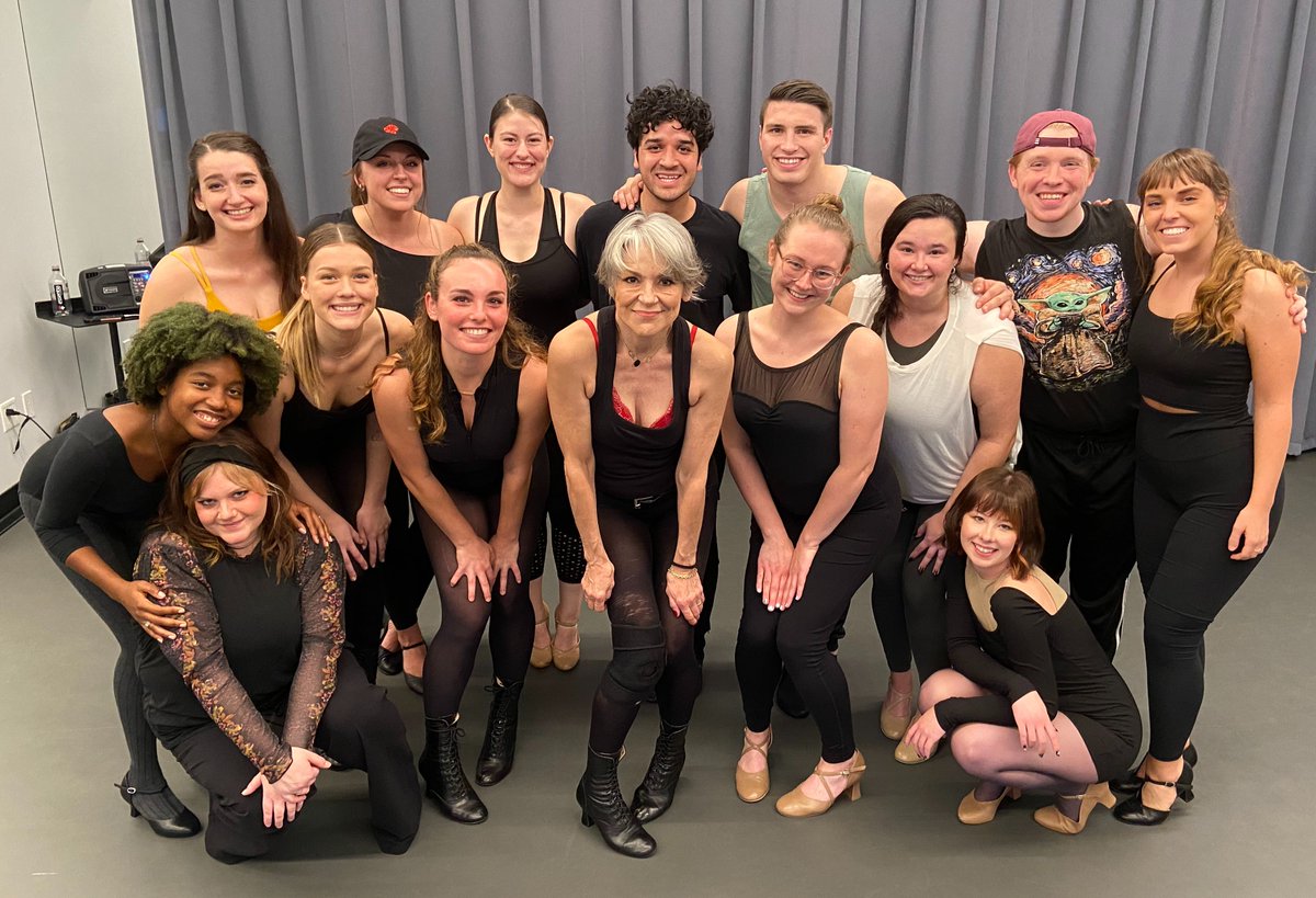 OpenJarNYC's tweet photo. If you didn't do the Fosse Walk, was it truly a Fosse Masterclass?!

Thank you to the wonderful Dana Moore for stopping in and teaching our students a little "Crunchy Granola Suite"!

#crunchgranolasuite #fosse #openjarresidency #openjarinstitute #openjarstudios #broadwayisback https://t.co/Vmy2j4jcI5