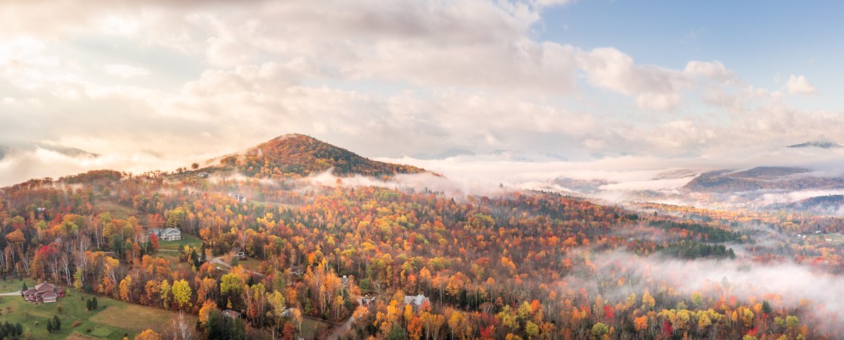 HighLineDrones's tweet image. Early in the morning just after sunrise with the patchy fog still on the ground, is one of the best times to capture aerial images. Add being surrounded by the White Mountains. #goldenhour #goldenhourphotography #goldenhourlight #newhampshire #newhampshirelife #newhampshirefall