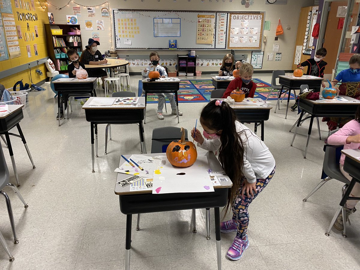 AlexysDarrenK's tweet photo. What a Spook-tacular day!! I hope everyone has an awesome Halloweekend! 🎃 @FCRSD https://t.co/C43uVB4TPA