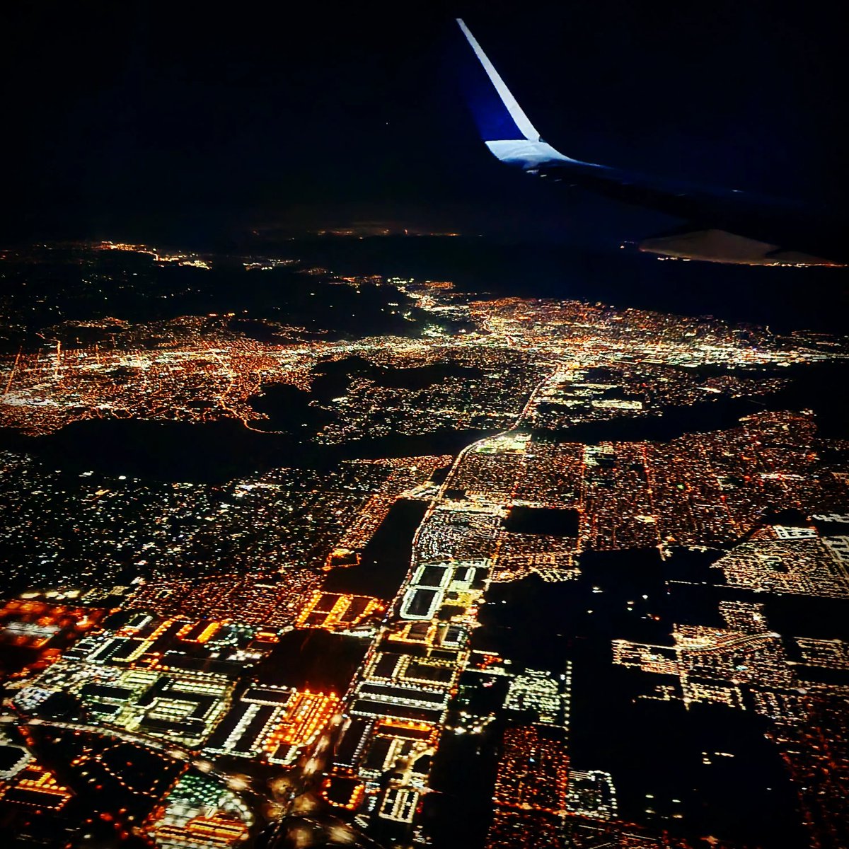 Doge_Ambassador's tweet photo. #Dogecoin 
Number one coin 🪙 
Number one currency 
#DogecoinToTheMoon
FLYING OVER #LA https://t.co/VLTmVqC0UF