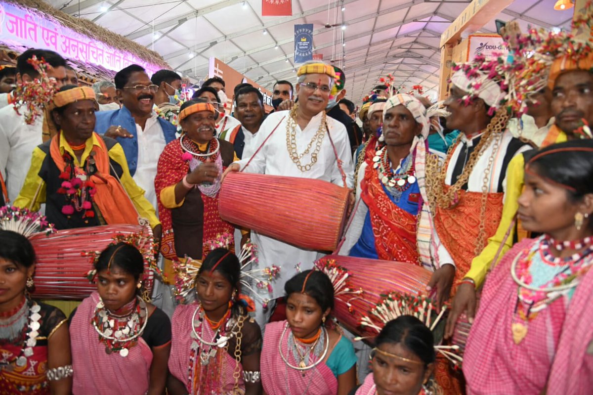 bhupeshbaghel's tweet photo. छत्तीसगढ़िया- सबले बढ़िया #TribalFestivalCG https://t.co/fSJzeeLxZk