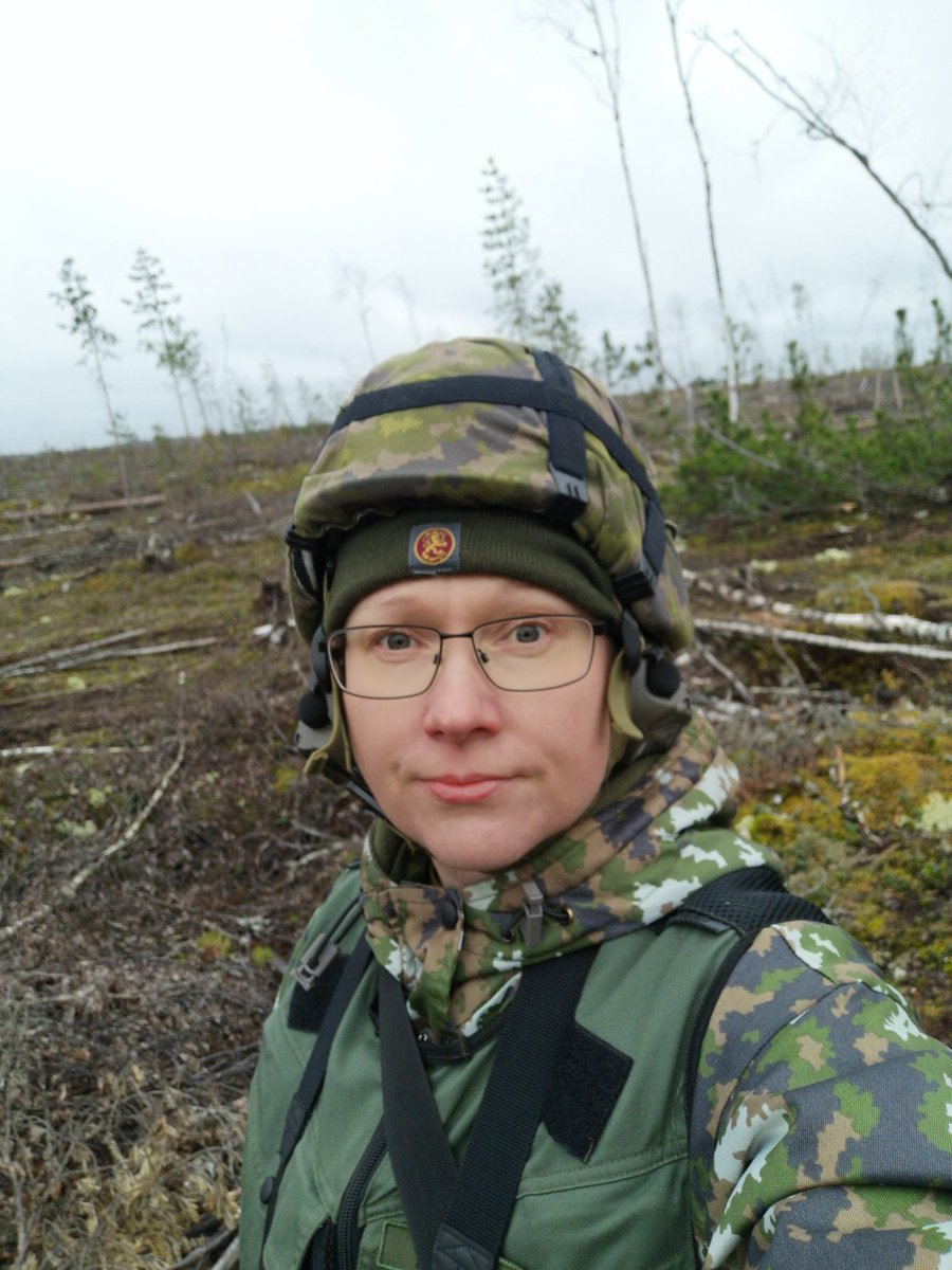 Saripoy's tweet photo. Tällä viikolla olin Tykistökoulun ampumaharjoituksessa! 💥👍 Ja jututin harjoitukseen osallistuneita, kirjoittamani jutun voi lukea tuolla: https://t.co/ANwqswCvX8 #maask #tykkah #tykistökoulu https://t.co/OtIvylqkRG