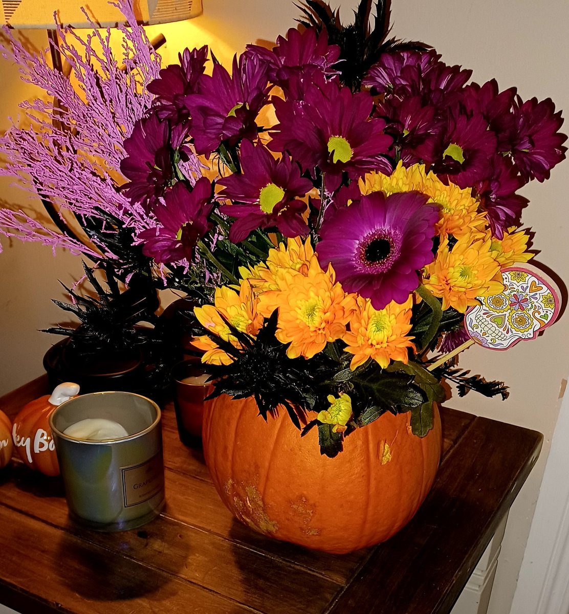 Asholing24's tweet photo. Cute lil pumpkin vase 🎃🌼 https://t.co/A8z7WWxJf5