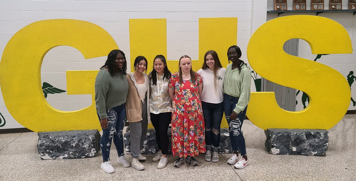 GHSGreenWave's tweet image. Congratulations to the 2021-2022 Gallatin High School Basketball Homecoming Court. Taliyah Stafford, Ximena Hernandez,  Maddi Thongmanivong, Skylar Cogdell, Presley Hesson, and Nyamal Kueth. #GWP