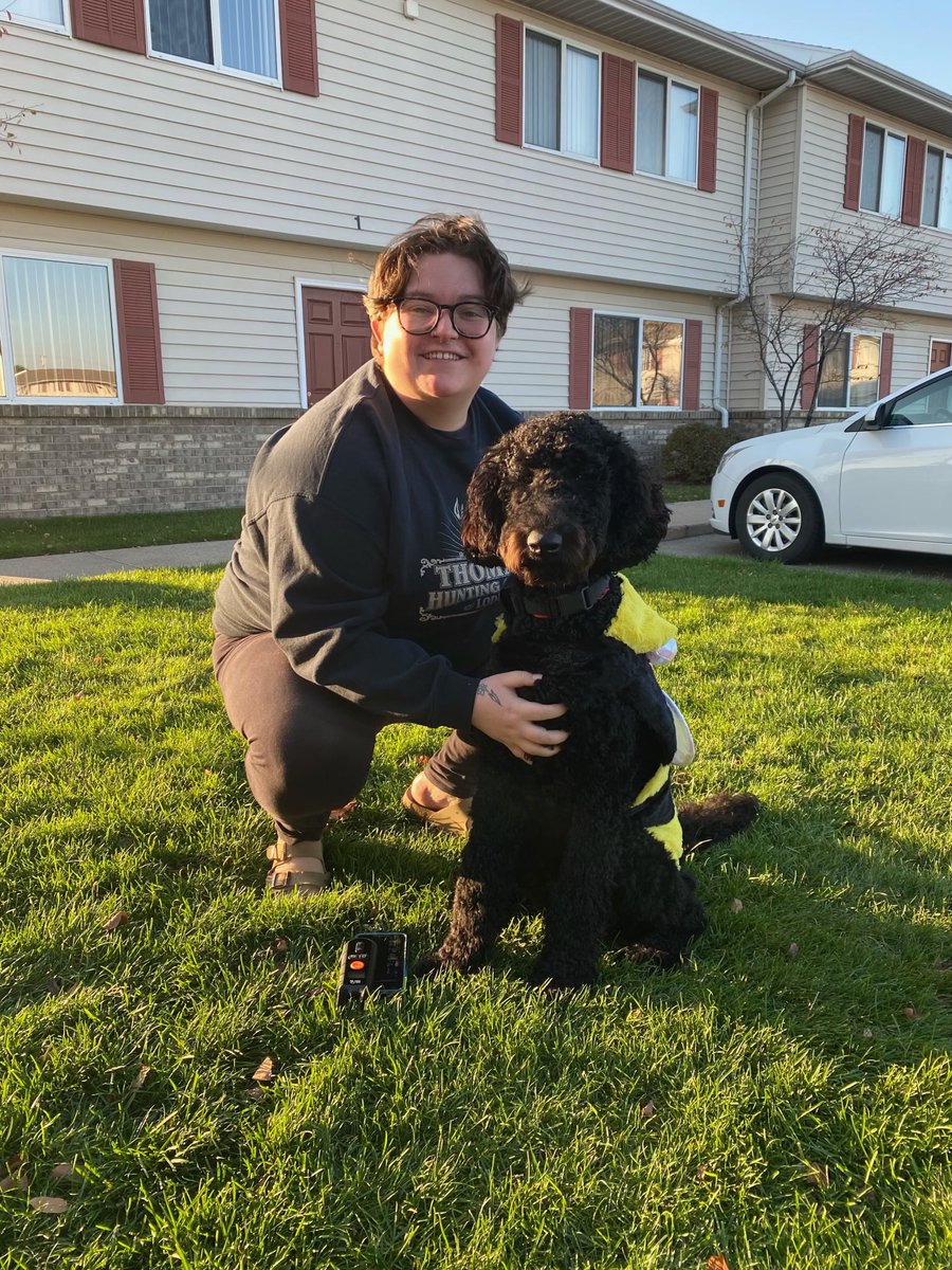 GVSpeechLab's tweet image. Happy Halloween from the Speech Lab! 
Here's our consultant, Bryce, and his dog/bumblebee, Diesel, to pump up your Halloween Spirit.
#spookyseason