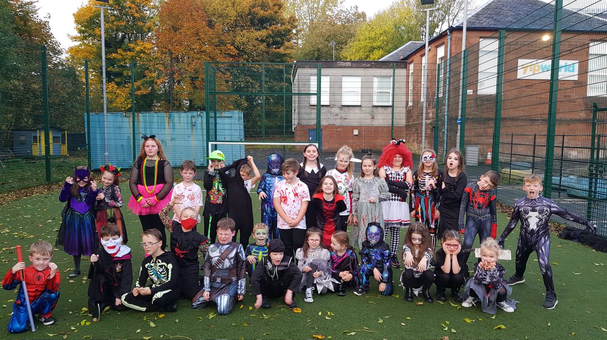 Yipworld2000's tweet photo. From ghosts to ghouls we had all sorts of horrors show up tonight at our Halloween Friday Fun Event π
#yipworld #Halloween @CashBackScot https://t.co/ve9qm9VwkW