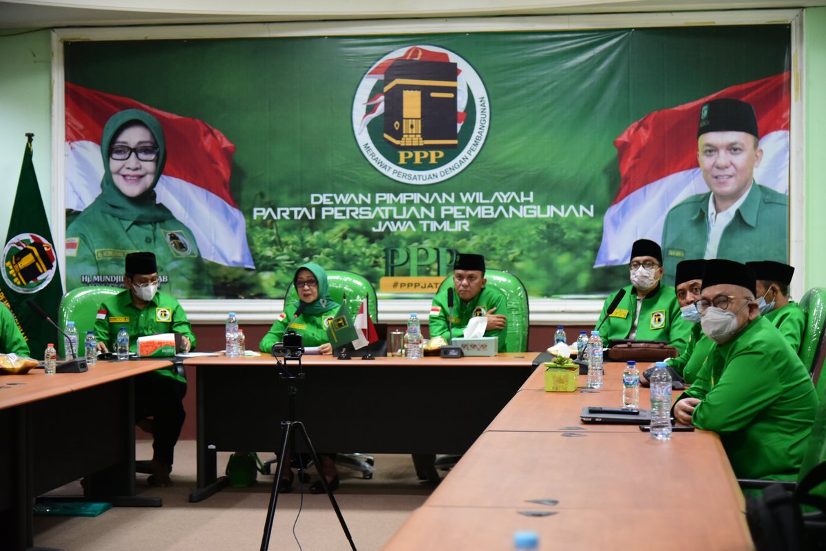 pppjatim_dpw's tweet photo. DPW PPP Jawa Timur memulai rangkaian rapimcab DPC PPP se-jawa timur dengan cara hybrid.
Ibu ketua Hj. Mundjidah Wahab menekankan kepada peserta rapimcab untuk lebih mengutamakan musyawarah mufakat, sehingga terhindar dari konflik yang hanya merugikan partai. https://t.co/ljgReijv5m