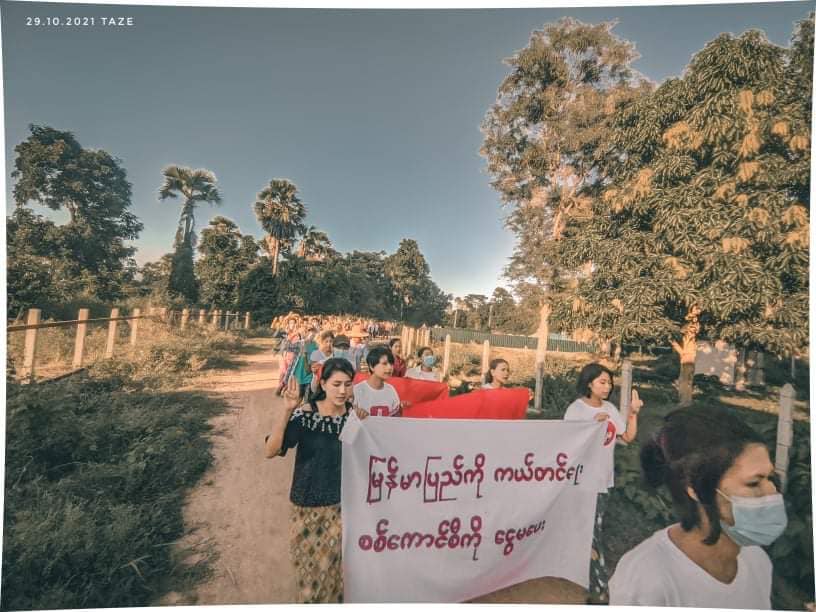Myanmar_Now_Eng's tweet photo. The main protest column in Taze Township, Sagaing, held an anti-military protest on today (Oct 29). 

Photos: CJ

#WhatsHappeningInMyanmar https://t.co/wC4xT0ul75