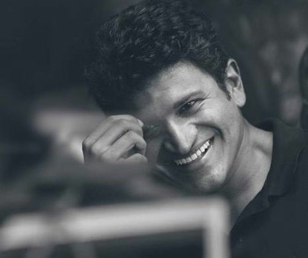 KicchaCdha's tweet photo. Ohh god how cruel u r,  Rip😭 @PuneethRajkumar sir 💐 we miss u lot sir😭 #PuneethRajkumar https://t.co/6aFnfEvKdo