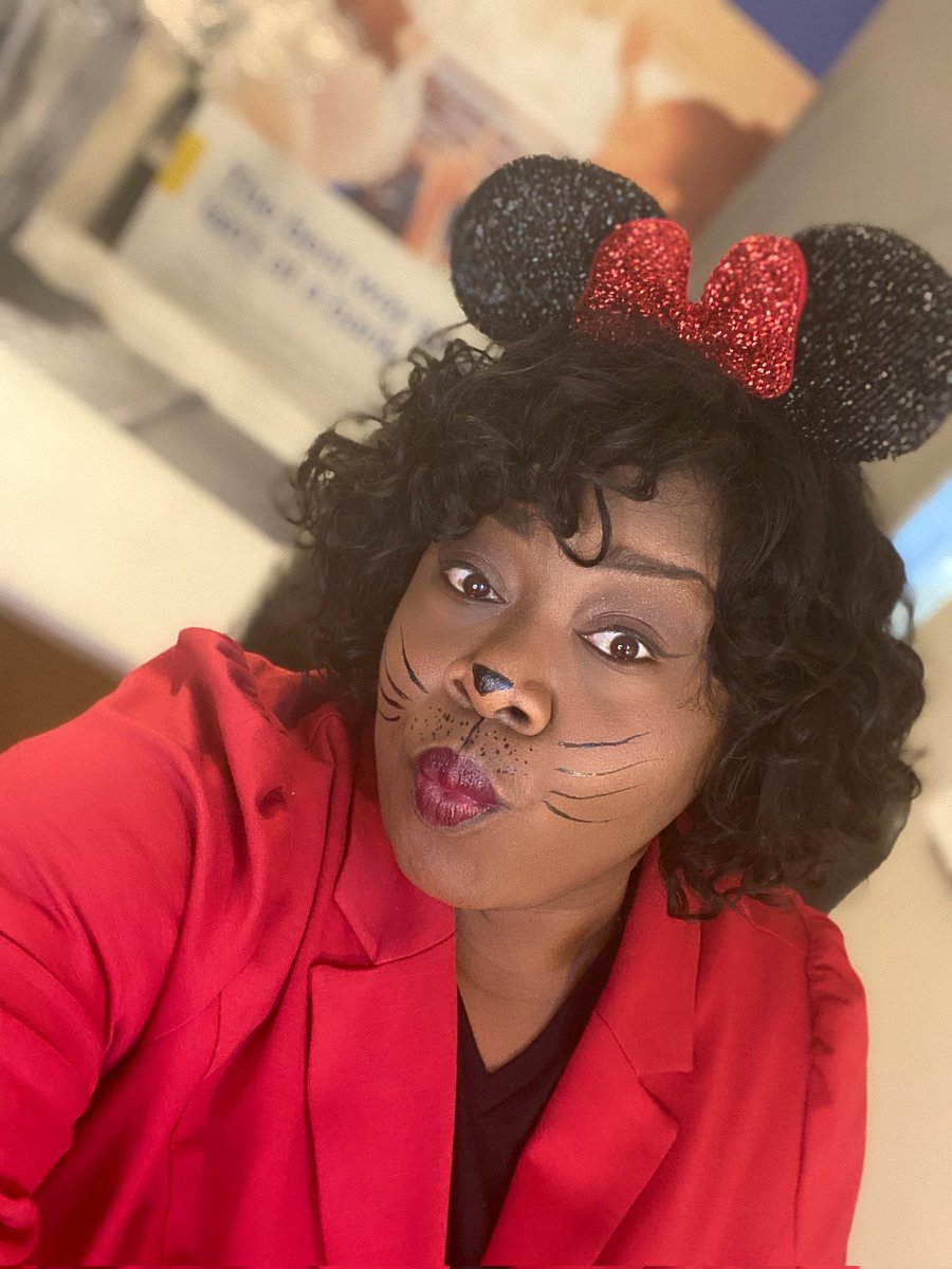 ToyaBGreat's tweet photo. Showing up to my teams Zoom meeting ready for Halloween 🎃! #Trucommunity https://t.co/MQzP2aiAci