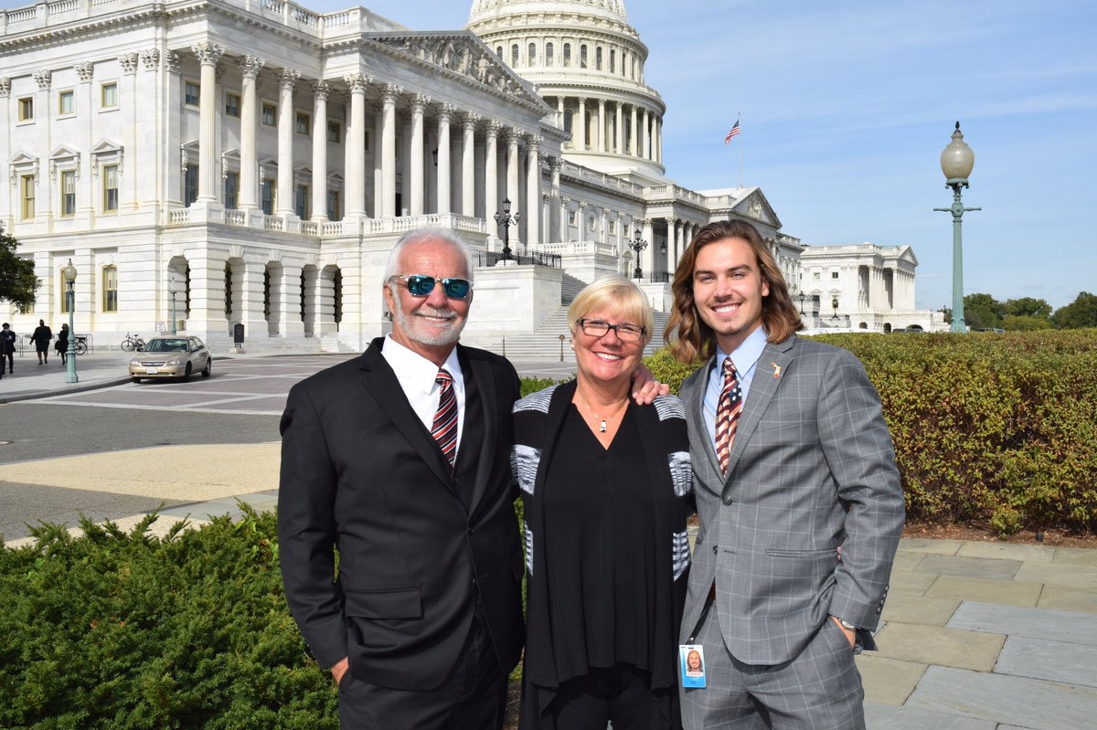 IveBenGood__'s tweet photo. Captain Lee and his wife Mary Anne visited D.C. this week to talk about Mental Health Issues and Opioid Addiction. They’re committed to smashing the stigma of addiction by emphasizing the need for help instead of disgrace. I’m happy to call you and Mary Anne my friends! @capthlr https://t.co/AqvJFLPI9D