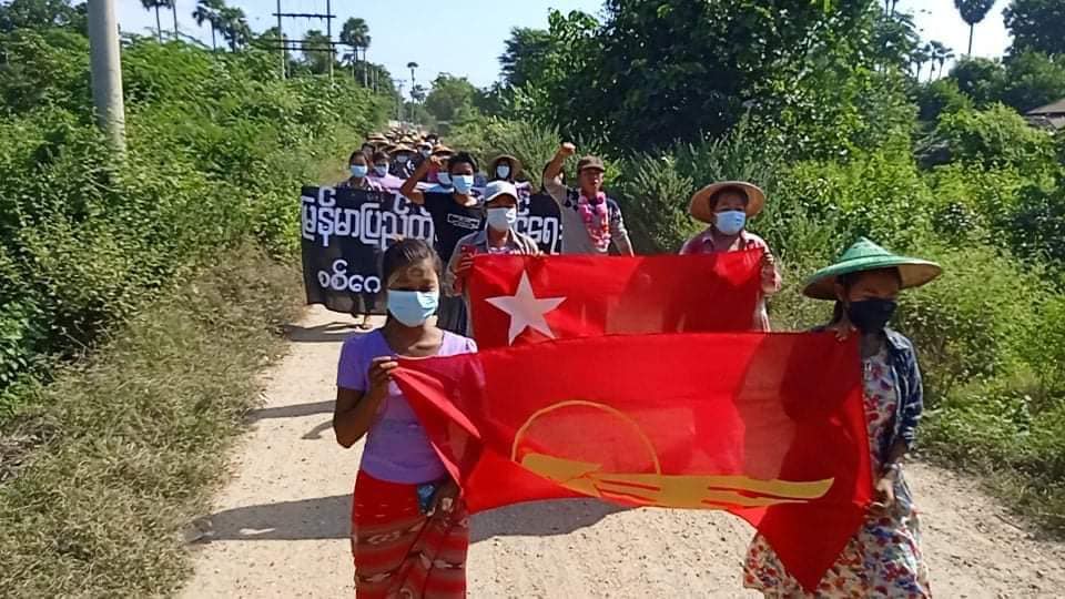 Myanmar_Now_Eng's tweet photo. In Yinmarpin District, Sagaing, villagers from nearby villages banded together to hold a rally against Myanmar's military dictatorship today (Oct 29). 

Photos: CJ https://t.co/voFdtQymGg