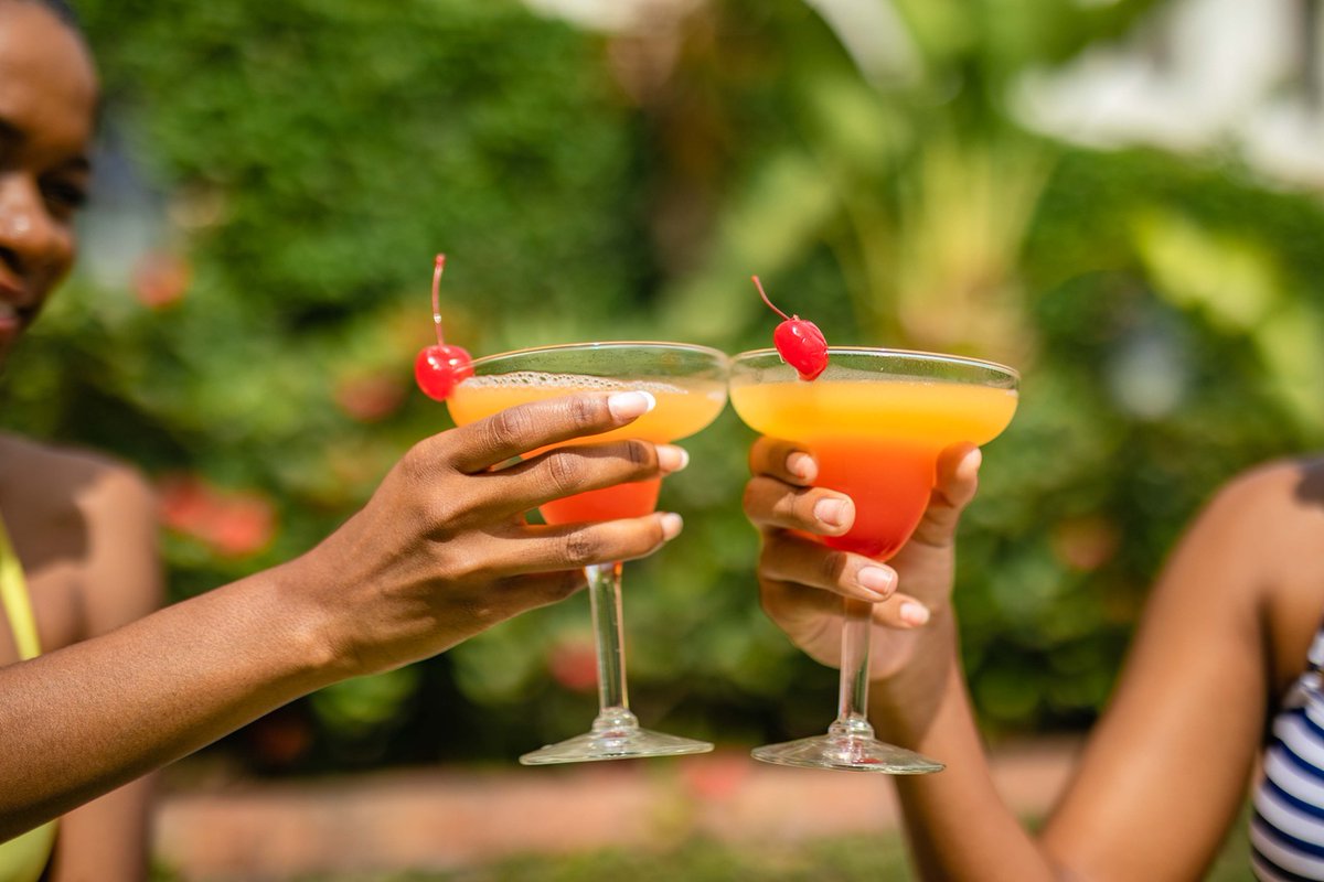 theknutsford's tweet photo. Cheers to the weekend! When you and your girls just need a break, escape to Knutsford Court for a little getaway! https://t.co/KzffLcaO4v