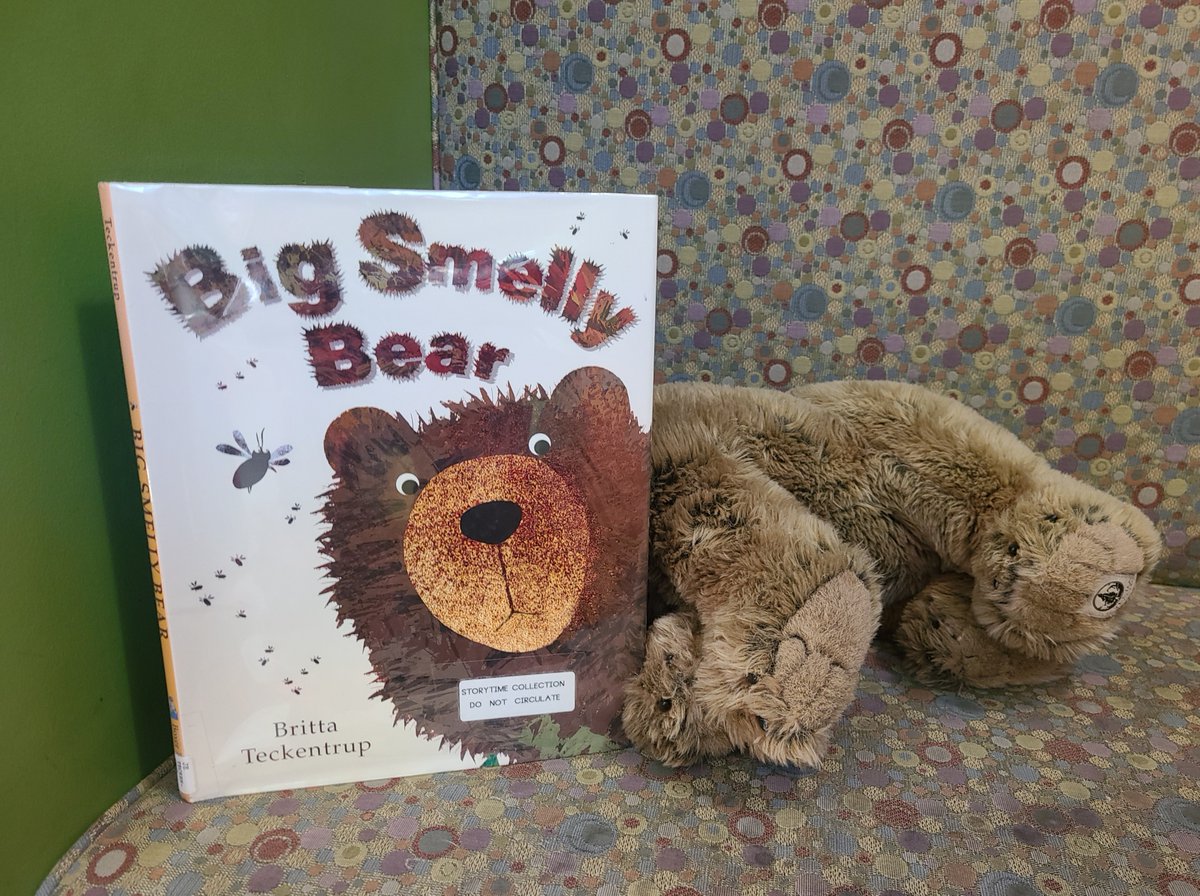PlacerLibrary's tweet image. 🐻 Big Fluffy Bear waits for his friend at the Rocklin Library.  

Do you have a favorite literary bear?  Tell us in the comments!

 #BookFaceFriday #Brittateckentrup #paddingtonbear #bearsinbooks #bookface