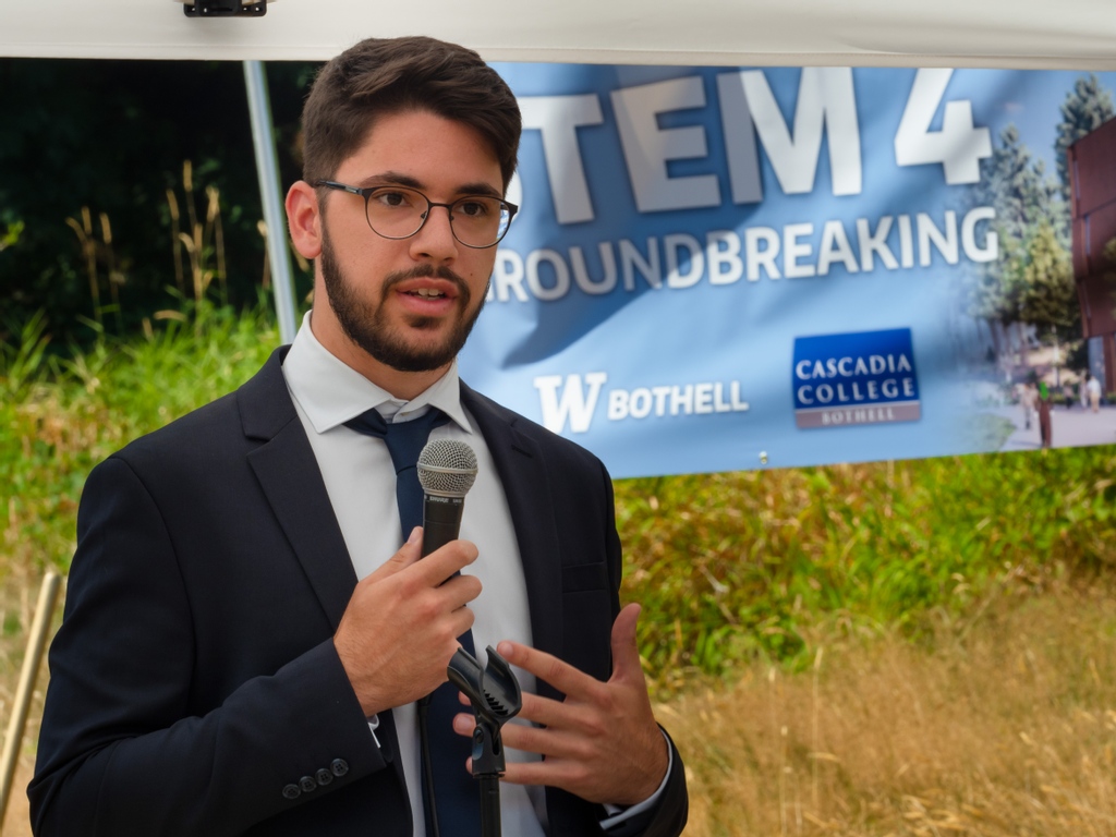 BothellAlumni's tweet photo. Djelli Berisha is a senior majoring in Biology. He is the 2021-22 student regent for the University of Washington and was the president of the Associated Students of UW Bothell. Read more!
https://t.co/vqC5FwzCFZ
#uwb #bothell #bebothellproud #uw #pnw #huskies #seattle https://t.co/PK4qgyIBC8