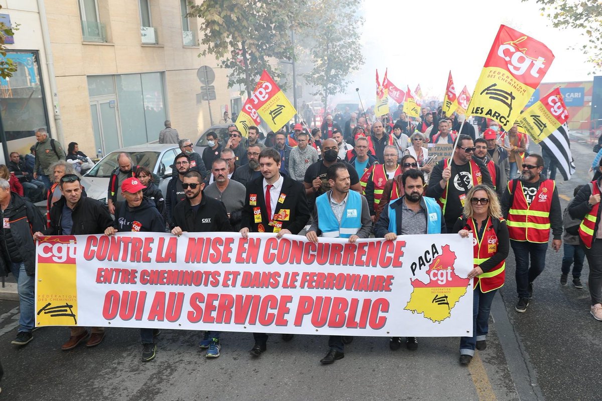 CheminotCGTPACA's tweet photo. Magnifique mobilisation aujourd’hui des cheminotes-e-s qui, encore une fois et ce n’est pas terminé, ont démontré leur ferme opposition à la libéralisation du #ferroviaire et au dumping social entre cheminot-e-s! Vive le service public ✊🏻 https://t.co/xe7tUNWH3n