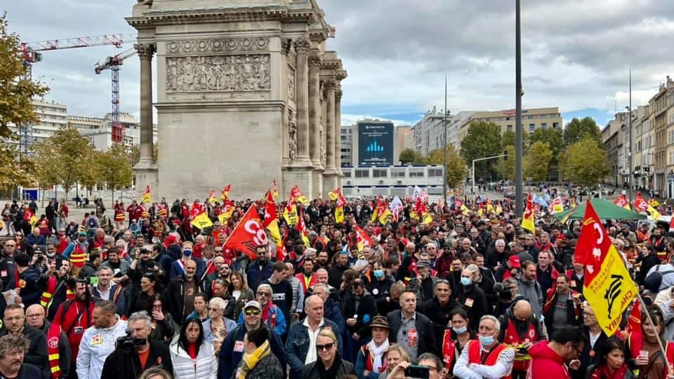 CheminotCGTPACA's tweet photo. Magnifique mobilisation aujourd’hui des cheminotes-e-s qui, encore une fois et ce n’est pas terminé, ont démontré leur ferme opposition à la libéralisation du #ferroviaire et au dumping social entre cheminot-e-s! Vive le service public ✊🏻 https://t.co/xe7tUNWH3n