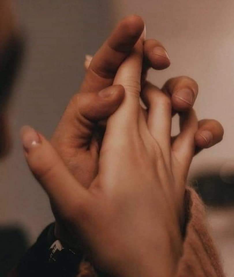 1bae__'s tweet photo. Hug hands. https://t.co/3DQY2aryyO