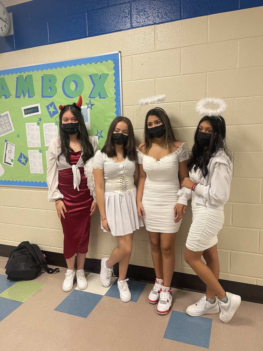DrLoraleeHill's tweet photo. Spending the day as “tourists” at GMS… love to C the creativity in costumes, celebrating our “top” leaderboard classes in reading w/ customized ice cream sundaes!!! @GMS_Wildcats @LynzeeCourtney @mbeas21 @DrKaciePhipps @ButlerNneka @RodLangston #begreatbegriffin @CobbSchools https://t.co/pUpBDtevze