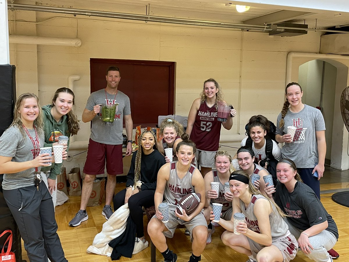 Nothing like some football routes and a smoothie or two to wrap up a Friday a.m. practice, fun group to work with! 🧋🏈 #goHU