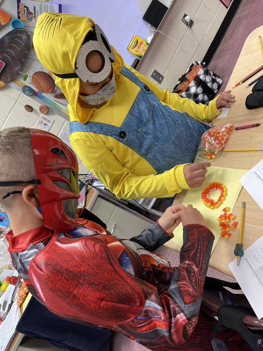 MrsJandherJCrew's tweet photo. Raise your hand if you do not like Candy Corn!!! 🙋🏻‍♀️ But, it’s great for a STEM activity like Candy Corn Towers. @RCE_HCS #We.Are.Racers #fueledbyenthusiam #drivenbysuccess https://t.co/hcez4hR2iw