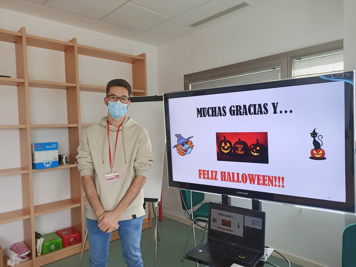 quicap_lab's tweet photo. Pre-Halloween group meeting at @quicap_lab 🎃🧙 Our PhD student @Carlos_GN1 has presented us his last results ⚗️ Well done Carlos and happy Halloween to everyone!!!! 🧛🧟 https://t.co/BXsaWRhozF