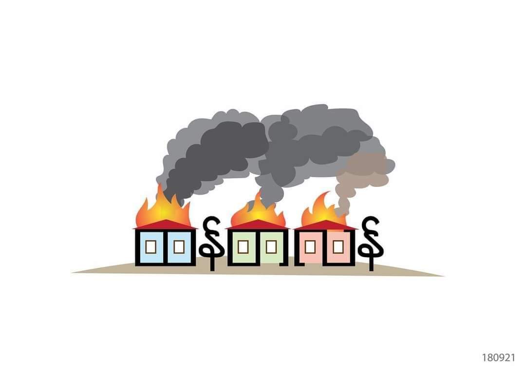 thunnnaymin's tweet photo. THANTLANG, Chin State:
More than 100 houses and the largest Baptish Church were set on fire by artillery shelled by SAC Terrorist Group.

#WarCrimesOfJunta                        #Oct29Coup        
#HelpMyanmarIDPs 
#HelpChinState
#WhatsHappeningInMyanmar https://t.co/zHKDutdjnU