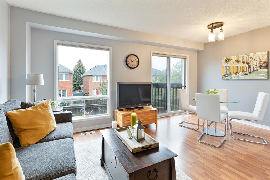 TheHanlonTeam's tweet photo. 101-2945 Thomas Street for sale. Central Erin Mills. Quiet complex, walking distance to stores, private fenced yard. Call us for details 905-271-5141 https://t.co/GKtACSkUjQ