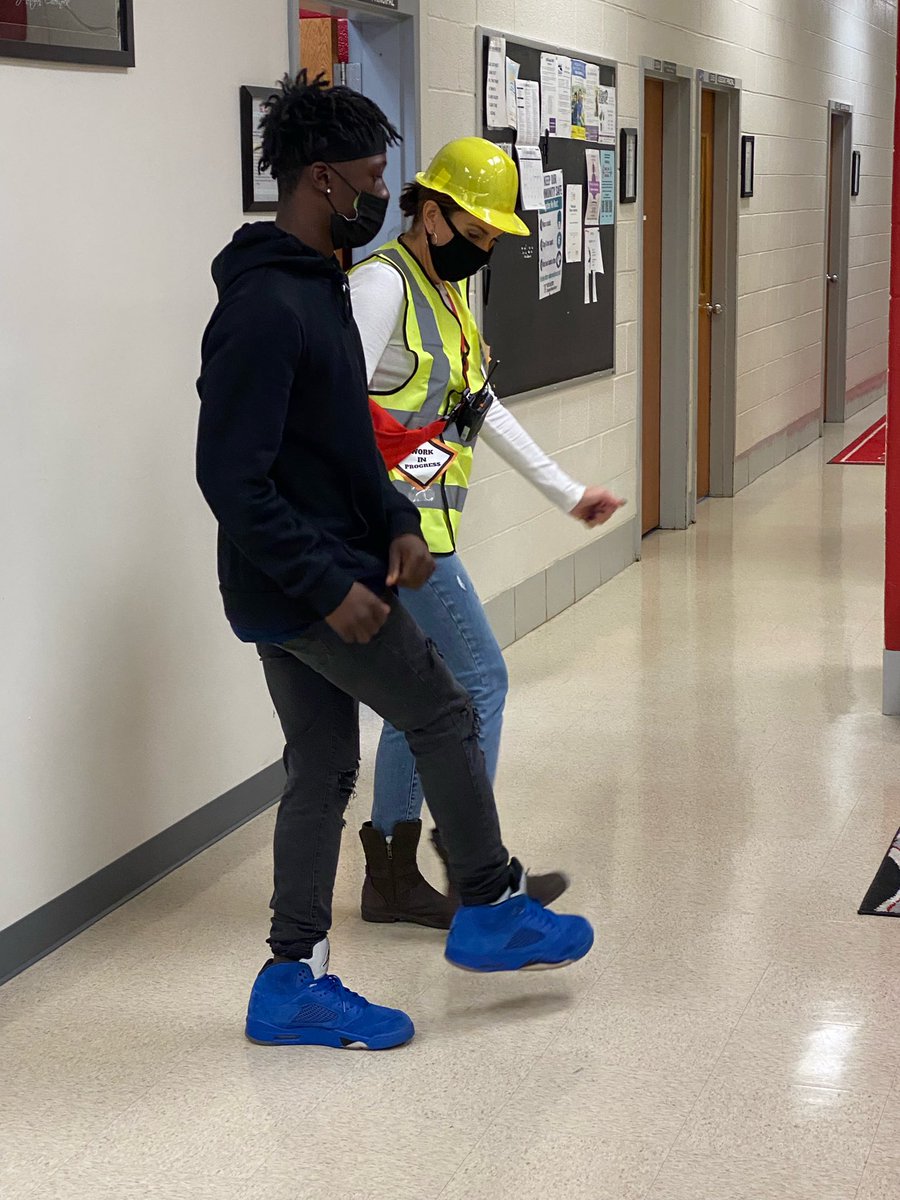 Thomas4Leaders's tweet photo. During lunch we dance. 💃 #wellness #adminAtwork https://t.co/e31jD3lXln