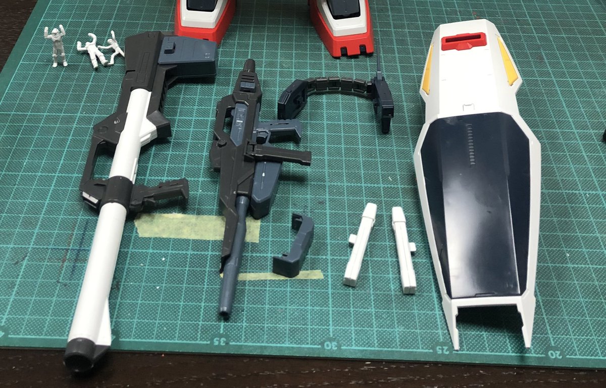 ponsaku3594's tweet photo. PGガンダムmk-2進捗報告。
仕事終わってどこにも寄り道できなかったこのフラストレーションをどうしてくれようかと考えたけど、やっぱ帰ってきてから一心不乱に模活デスネー🤣
ついに武装パーツも完成しました。デカい！でも眠い！続きはまた明日ー！🥱
#ガンプラ #pgmk2 #ガンプラ好きと繋がりたい https://t.co/Ej5OeRy5gL