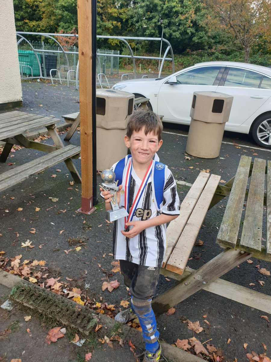 SouthbyWarren's tweet photo. My best mate winning player of the week at brook house, future @QPR star. https://t.co/wecjB4zjRH