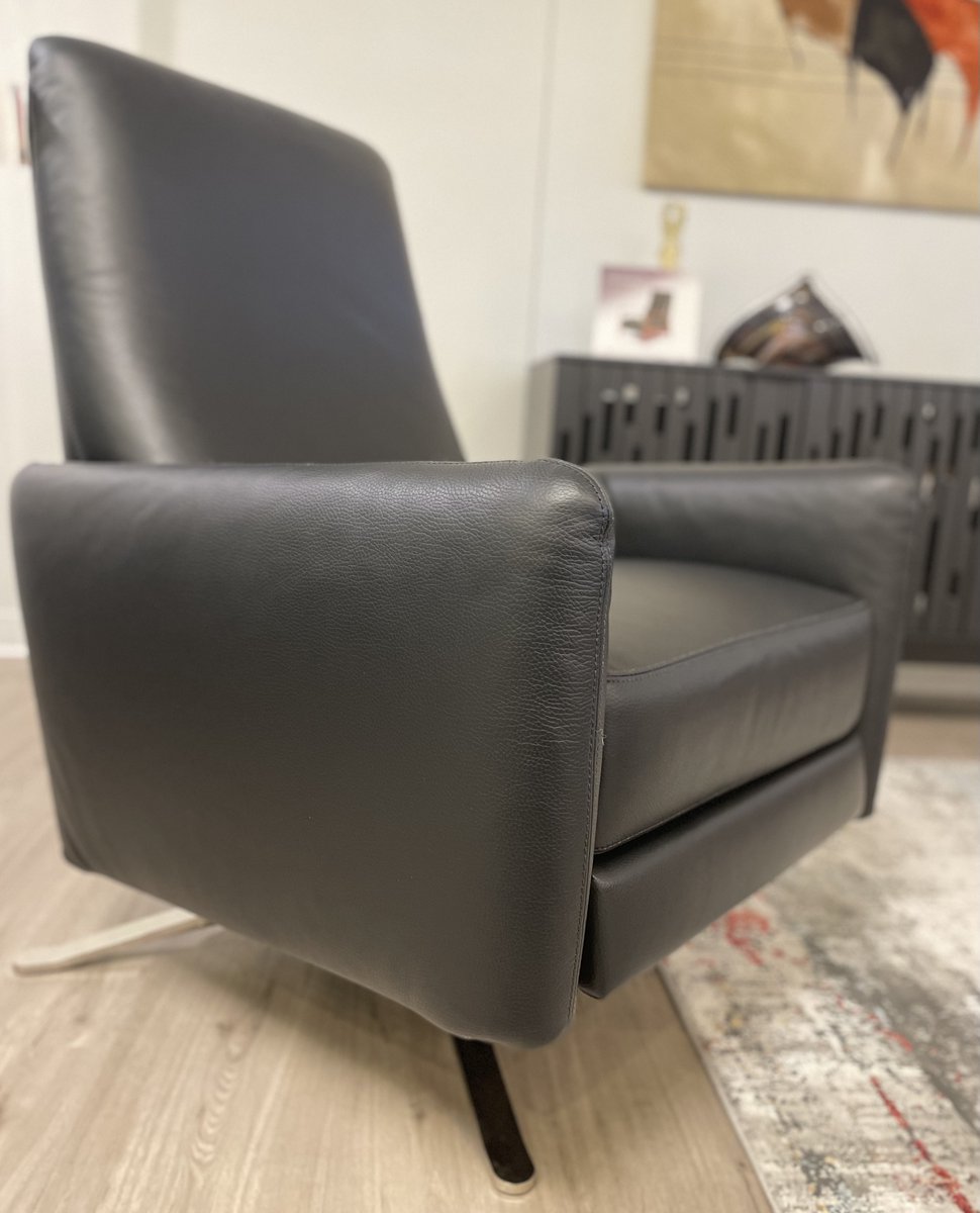 Happy Halloweekend! 👻

The Blake by American Leather is in our Minnetonka showroom! It strikes the ideal blend of design, comfort, and practicality while avoiding the bulk of a standard chair.